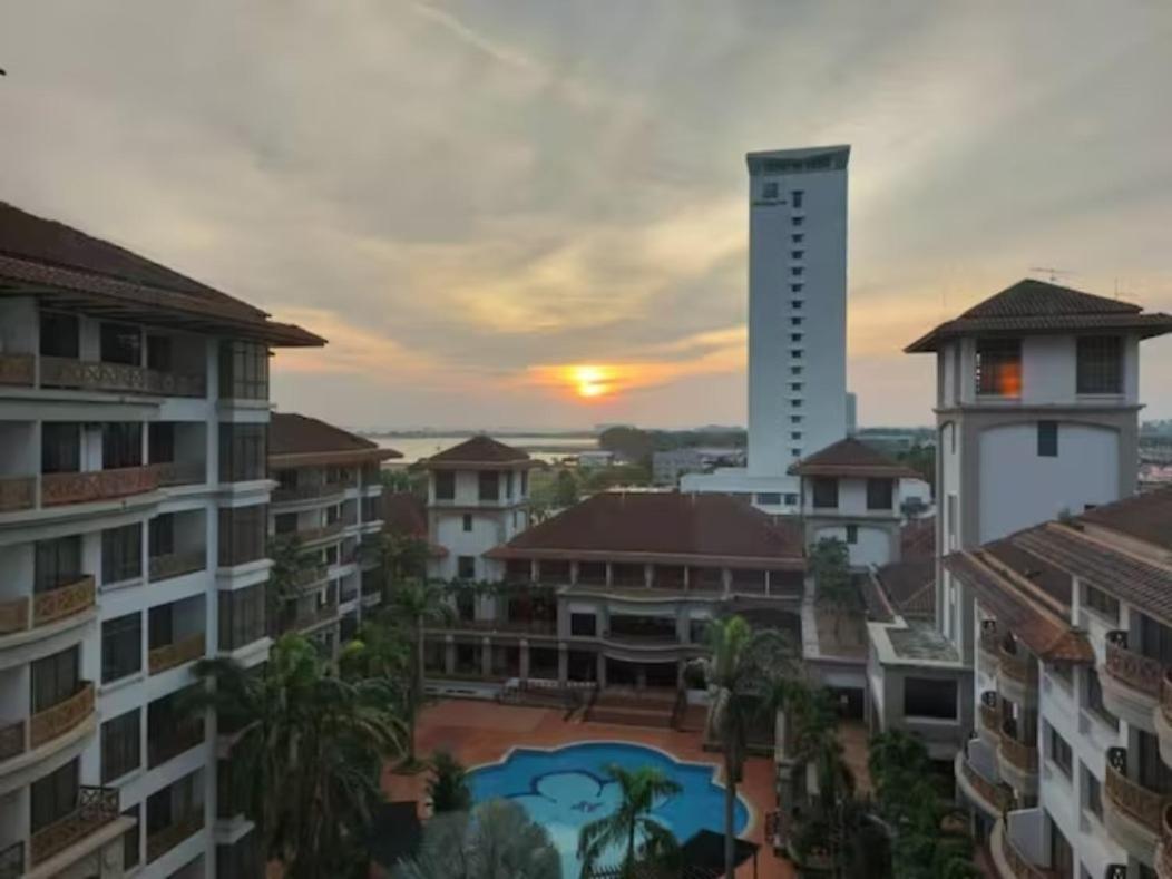 Gracious ~ Walking Distance To See, Shop And Eat Malacca Esterno foto